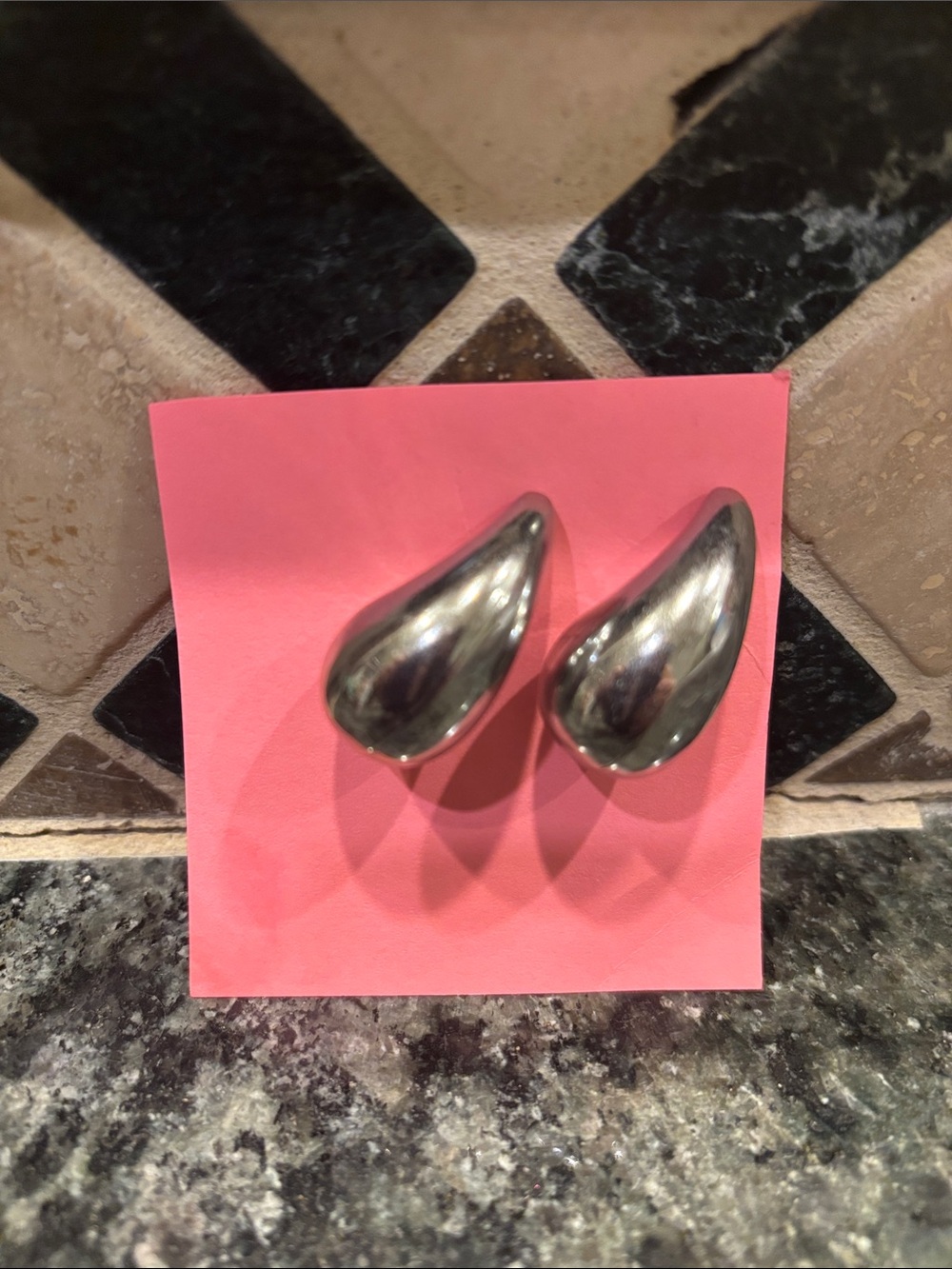 Teardrop earrings silver tone